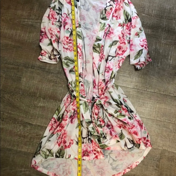 Show me your mumu floral robe - Picture 2 of 4